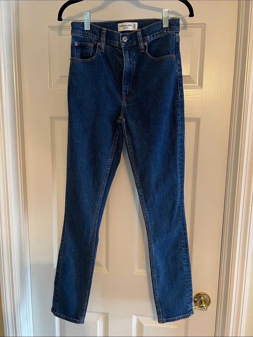 Abercrombie & Fitch The Skinny High-Rise Jeans in Dark Blue, 00 24